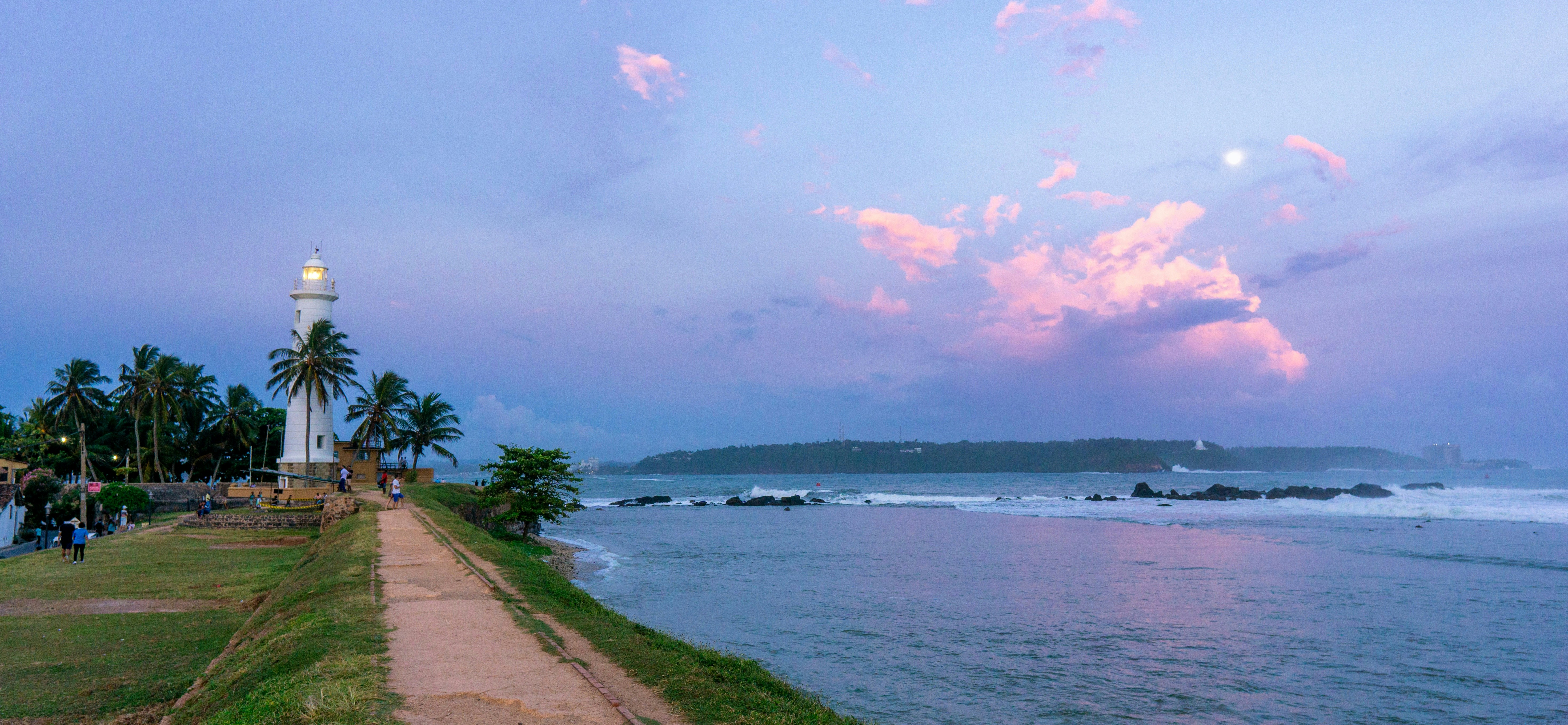 Exploring Galle Fort: A Walking Guide to Colonial History & Ocean Sunsets